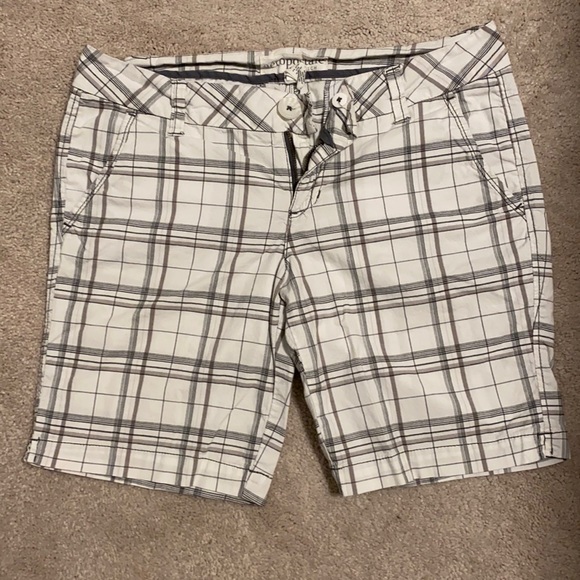 💥💥 SOLD 💥💥 Great Aeropostale stretch plaid shorts size 9/10 - Picture 1 of 6